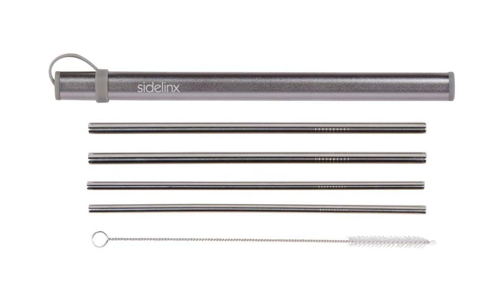 The image shows a metal straw set with varying diameters, a cleaning brush, and a case with the brand 